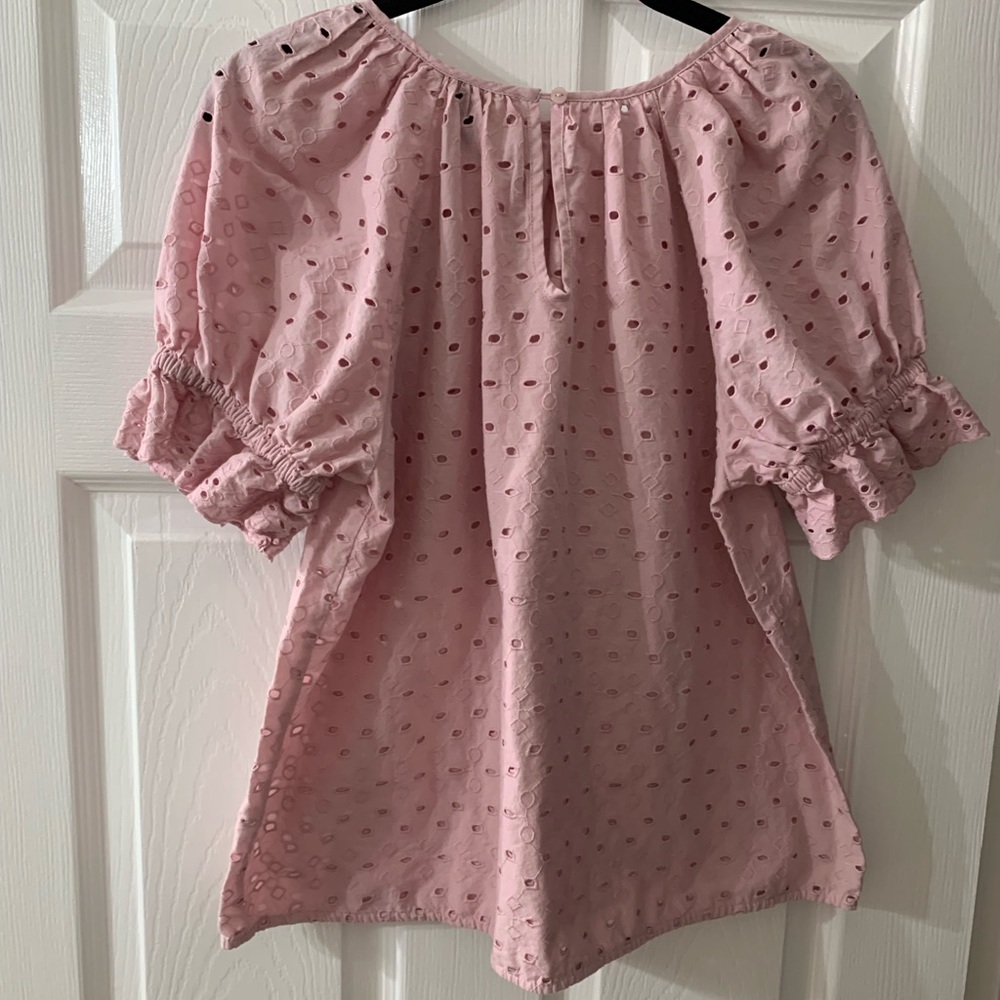 Universal Thread Eyelet Top - Picture 2 of 12